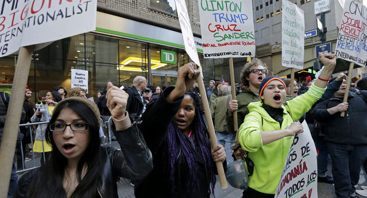 В Нью-Йорке активисты протестовали против Трампа