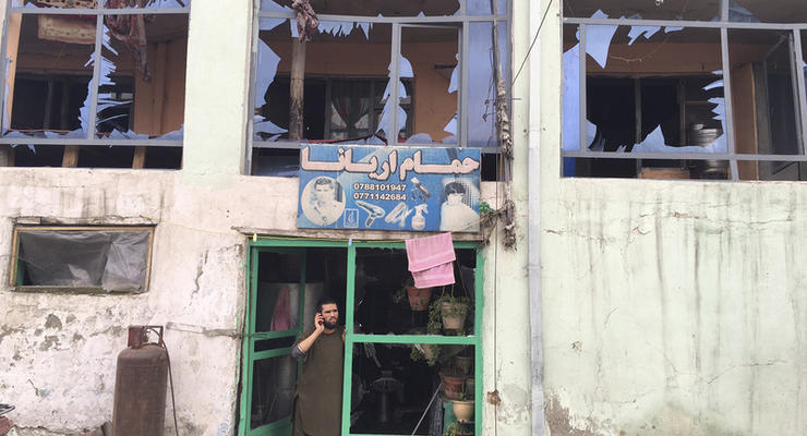 В центре Кабула у посольства США и миссии НАТО прогремел взрыв