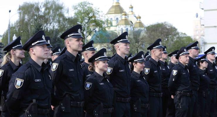 Почти 200 патрульных полицейских приняли присягу в Ровно