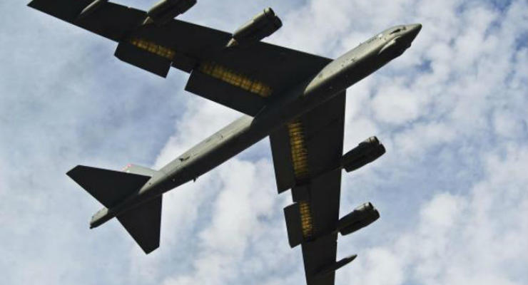 США впервые применили против ИГ тяжелые бомбардировщики Б-52