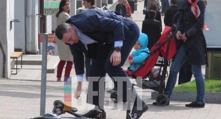 Мэр в нокауте: Кличко по дороге на работу упал с велосипеда