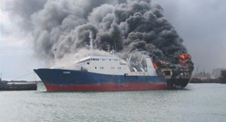 В Каспийском море горит танкер, есть жертвы