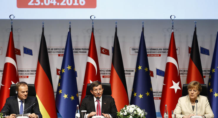 Турция заявляет о выполнении условий по беженцам: ждет отмену виз