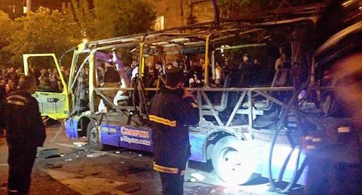 СМИ сообщают о взрыве в автобусе в Ереване: есть жертвы