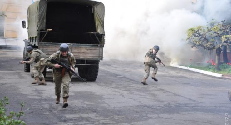 Бойцы ВМСУ в Одессе учатся преодолевать атаки злодеев