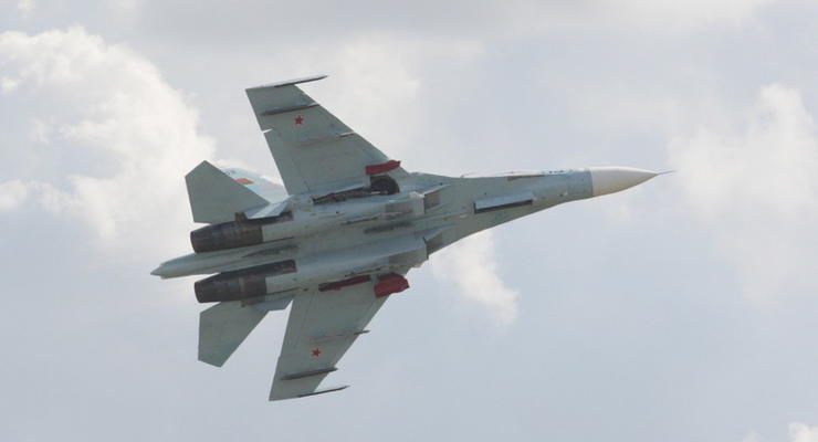 Российский Су-27 совершил опасное сближение с самолетом ВВС США