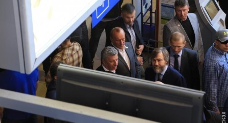 Лидеры Оппоблока не смогли выйти из аэропорта Одессы и улетели обратно