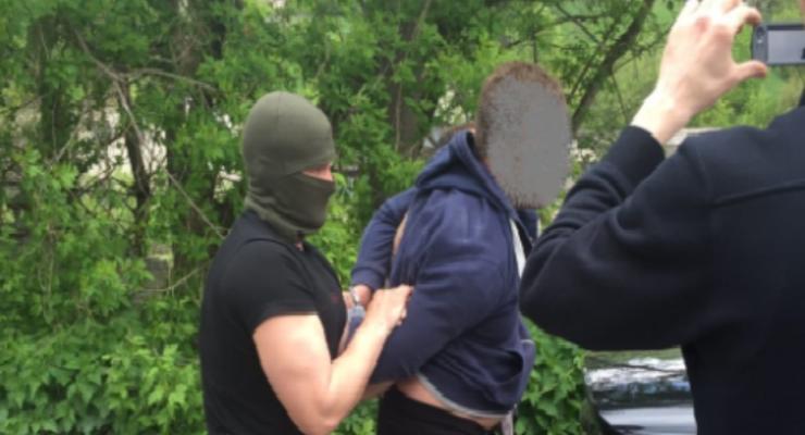 На Харьковщине пограничник задержан при получении $9,8 тыс взятки
