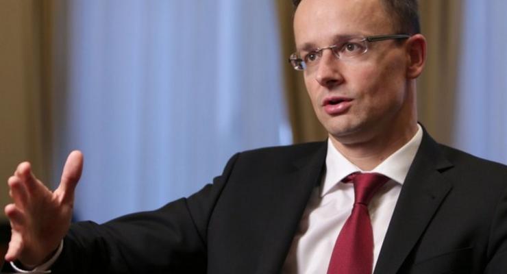 Глава МИД Венгрии: ЕС должен Украине немедленный безвизовый режим