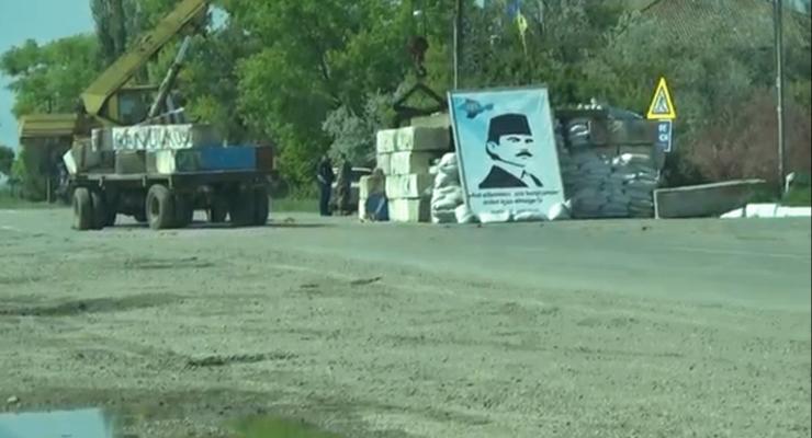 На границе с Крымом демонтировали установленные во время блокады бетонные блоки