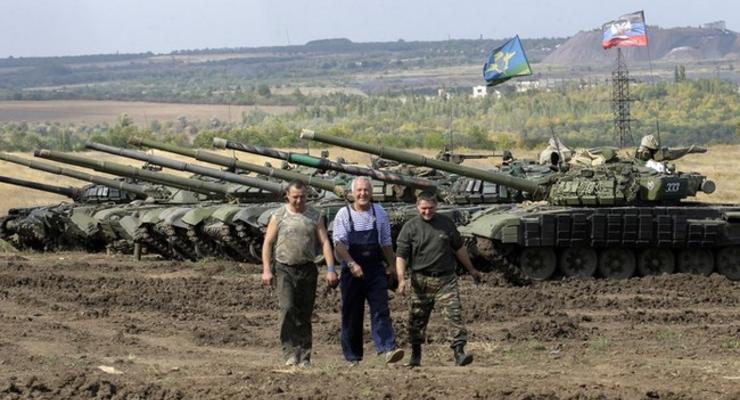 К селу под Новоазовском оккупанты пригнали 11 танков - разведка