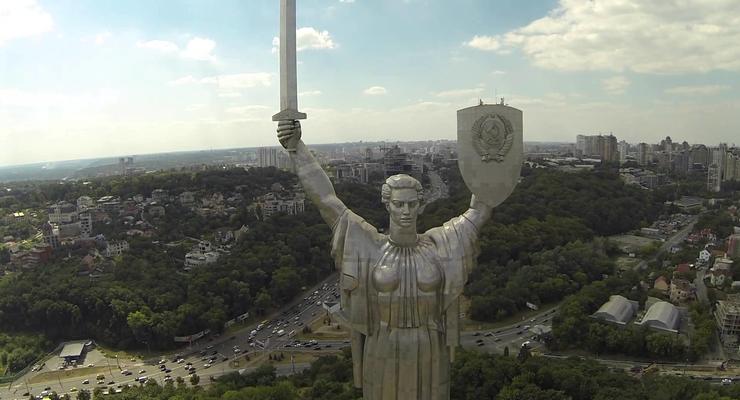 В Киеве собираются декоммунизировать монумент Родина-мать
