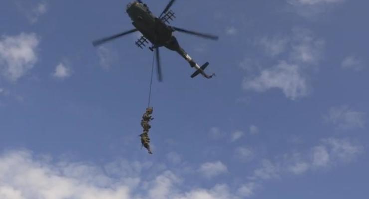 Высадка с вертолета: как спецназ Альфы проходит учения