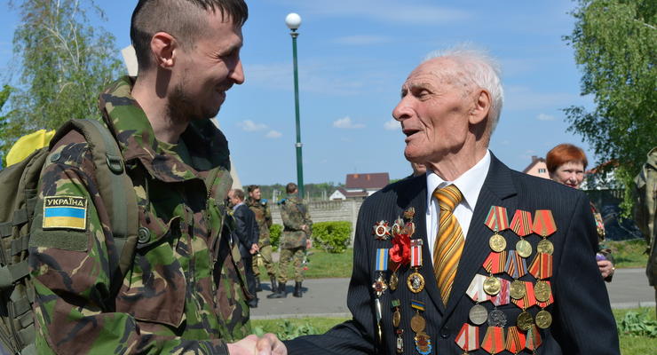 В Киеве встретились ветераны Второй мировой и бойцы АТО