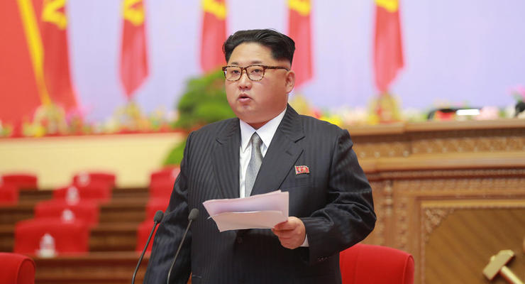 Ким Чен Ын пообещал применять ядерное оружие только для защиты