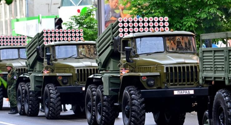 Парад агрессора: гибридная армия РФ прошлась маршем по Донецку