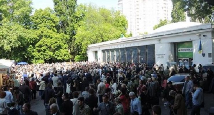 В Киеве задержали двух человек с запрещенной символикой - Шкиряк