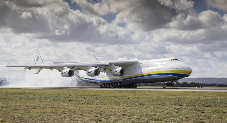 Самый большой самолет Мрия  приземлился в Австралии