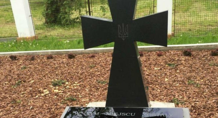 В Польше неизвестные надругались над могилами воинов УПА