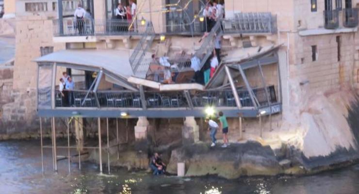 На Мальте обвалился балкон ресторана с людьми