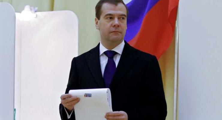 Медведев грозит Западу "исторической ответственностью" за санкции