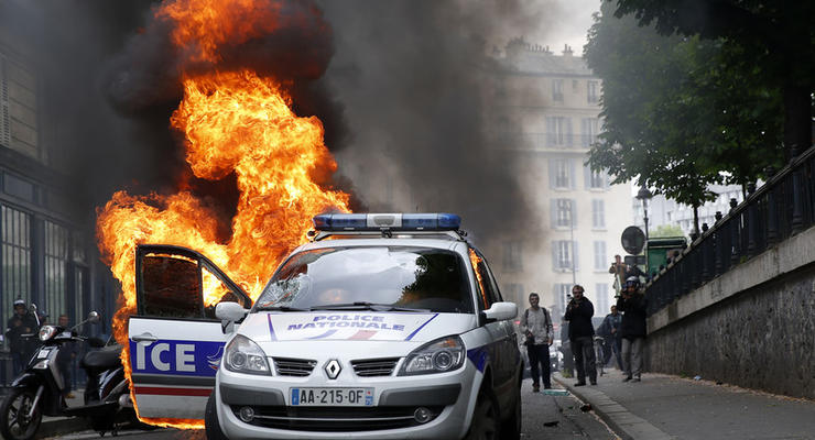 Париж охватила волна массовых акций протеста