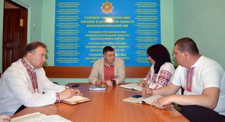 Полицейские в Донецкой области пришли на работу в вышиванках