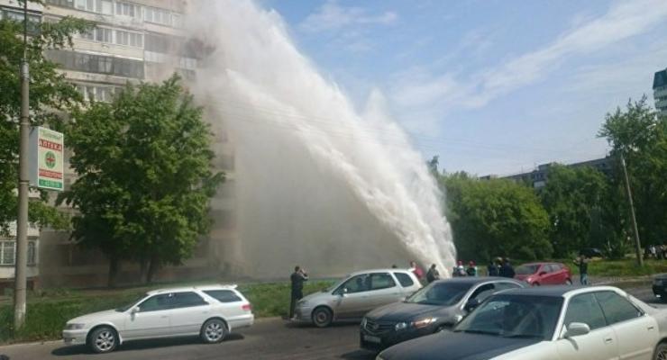 В России фонтан кипятка выбил окна на девятом этаже дома