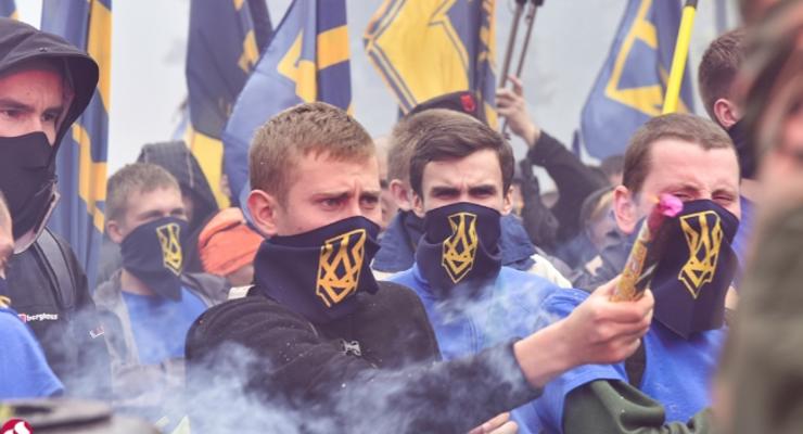 LIGA.NET: Марш Азова в центре Киева - видео демонстраций