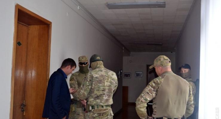 Силовики обыскивают офисы Саакашвили и его соратника (обновлено)