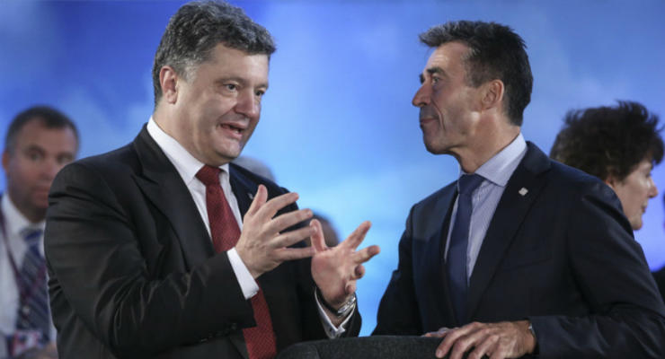 Бывший генсек НАТО согласился стать советником Порошенко