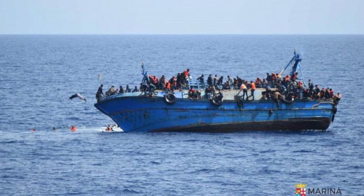 Около 900 мигрантов погибли в Средиземном море за неделю - ООН