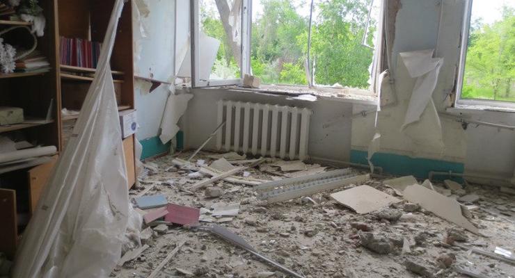 В Сети появились фото последствий обстрела школы в Красногоровке