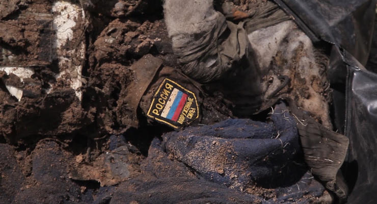 В Луганской области найдены тела в военной форме с шевронами РФ