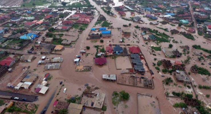Сильный ливень в Гане спровоцировал наводнение