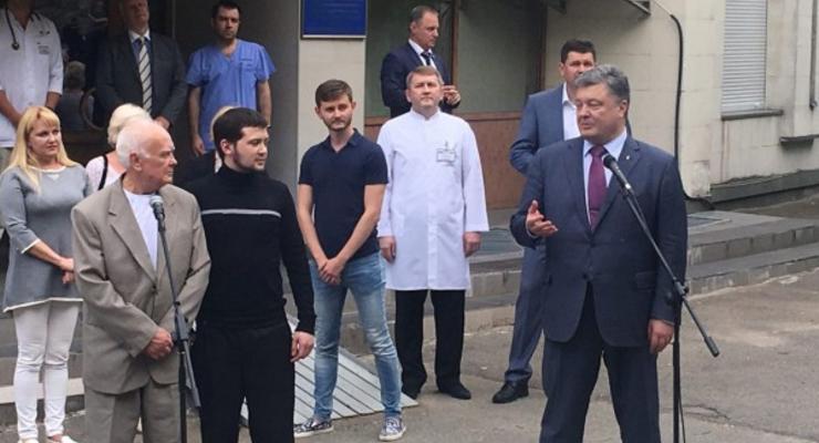 Да, нам удалось: Порошенко с улыбкой встретил Афанасьева и Солошенко