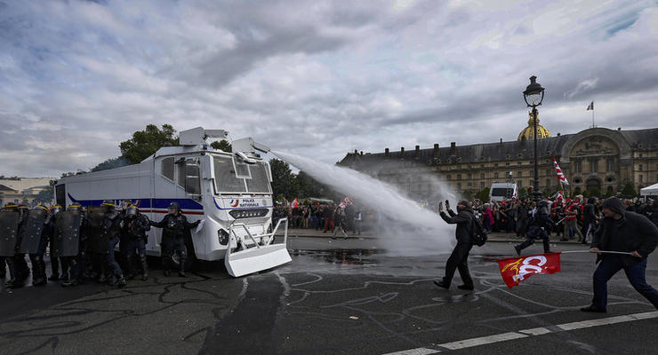 Демонстрации во Франции: пострадали 40 человек