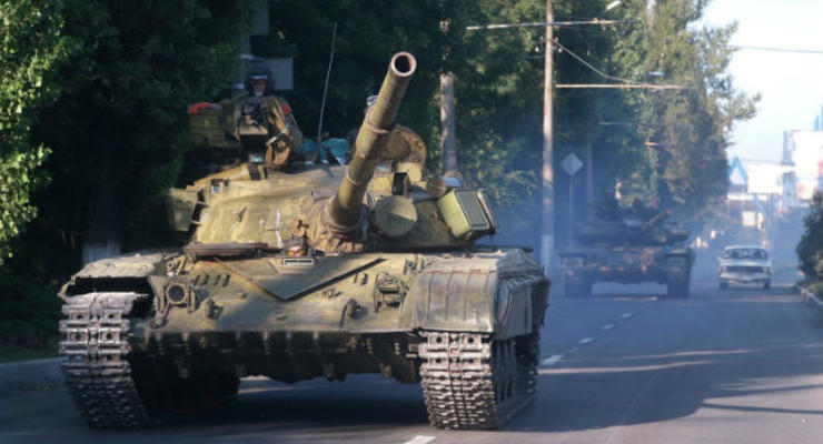 Оккупанты снова обстреляли из танка мирные кварталы Красногоровки