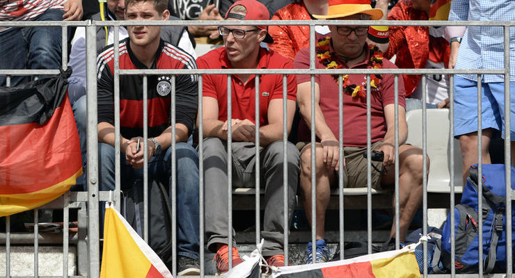 Немецкие фанаты напали на бразильских журналистов на Евро-2016