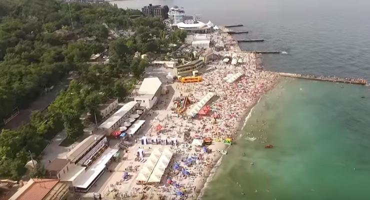 Автомайдан показал заполненные пляжи Одессы и "передал привет" оккупированному Крыму
