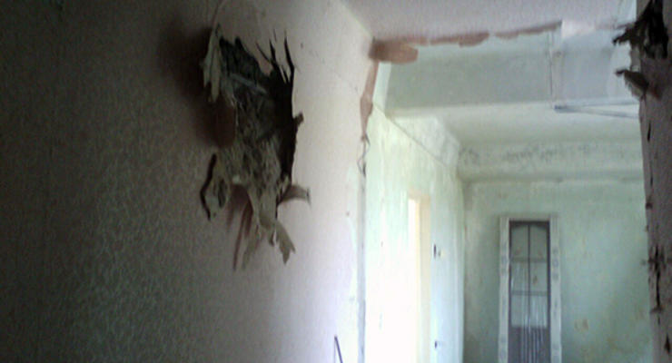 В Донецкой области снаряд попал в жилой дом