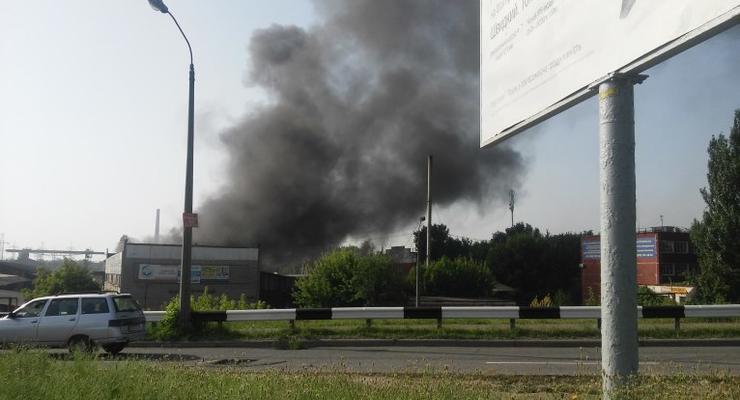 В Днепре вспыхнул сильный пожар на складах