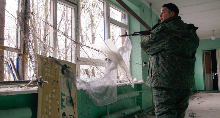 Боевики на Донбассе открывали огонь из БМП и артустановок