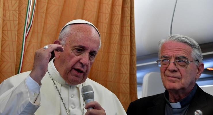 Папа Франциск: Церковь должна извиниться перед геями и бедняками