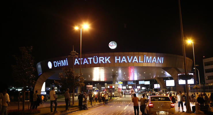 Подробности терактов в Стамбуле: трое смертников, 36 погибших