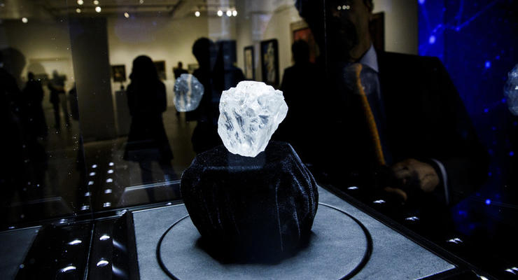 Крупнейший в мире алмаз не нашел своего покупателя на аукционе