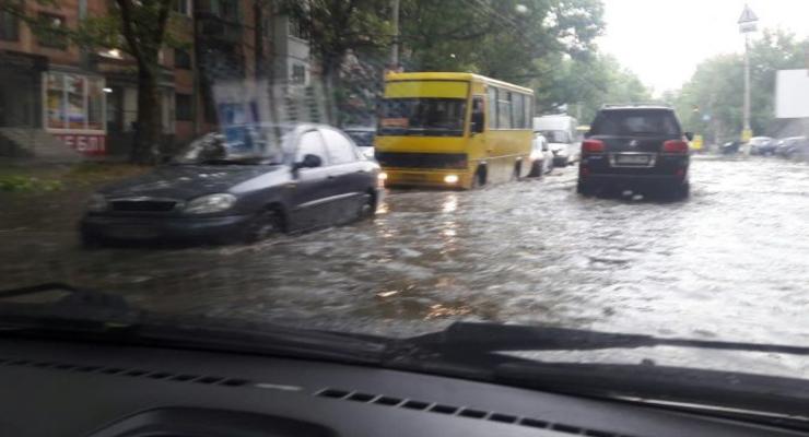 Мощный ливень затопил Днепр, Херсон и Харьков