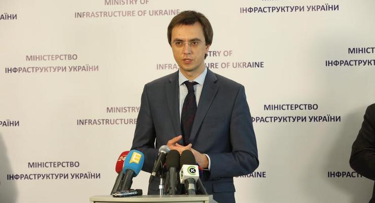 Министр Омелян потребовал уволить участника ДТП с журналистом