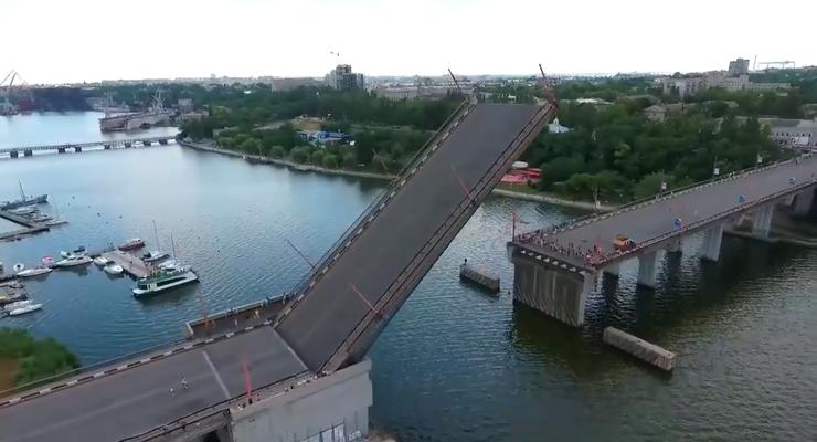 Развод мостов в Николаеве показали с высоты