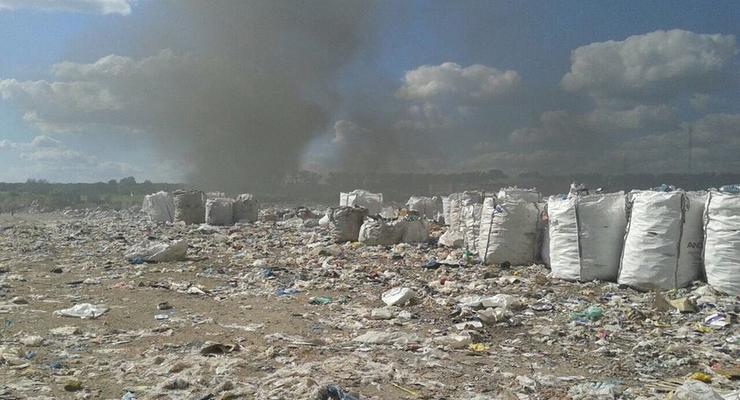 Под Киевом горела свалка с мусором из Львова